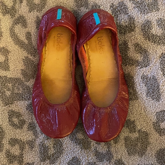 Size 7. Ruby Red Tieks. - Picture 3 of 3